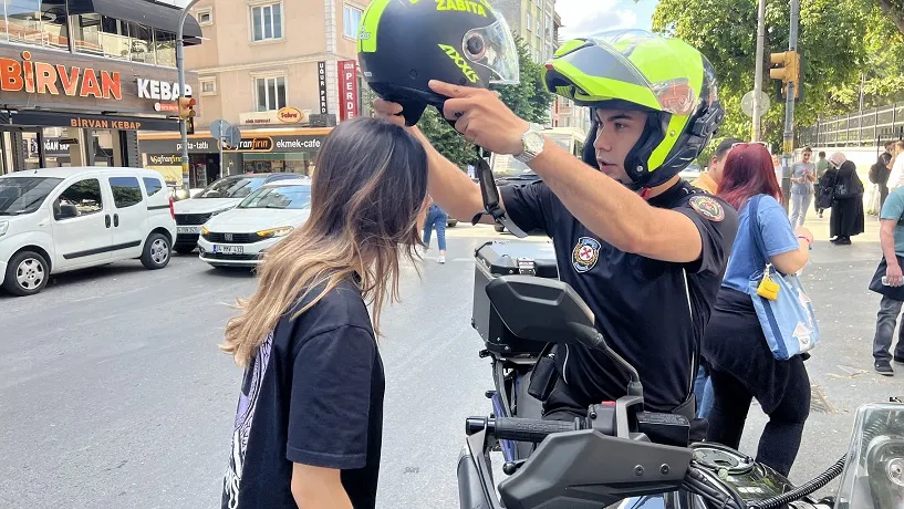 Bahçelievler'de zabıta ekipleri sınava yetişemeyen 11 öğrenciyi kurtardı