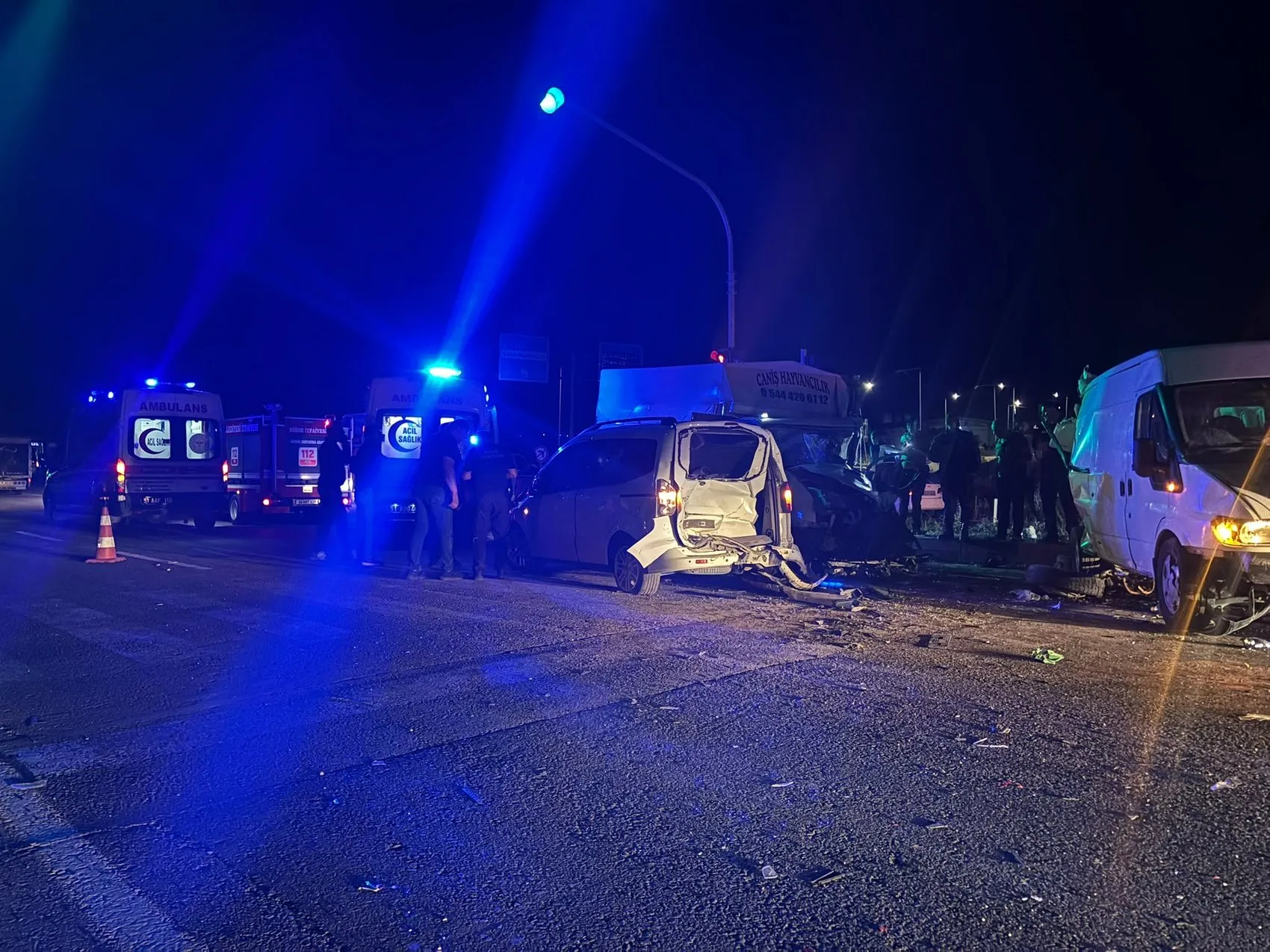 Niğde’de gece yarısı zincirleme kaza 10 kişi hastanelik oldu
