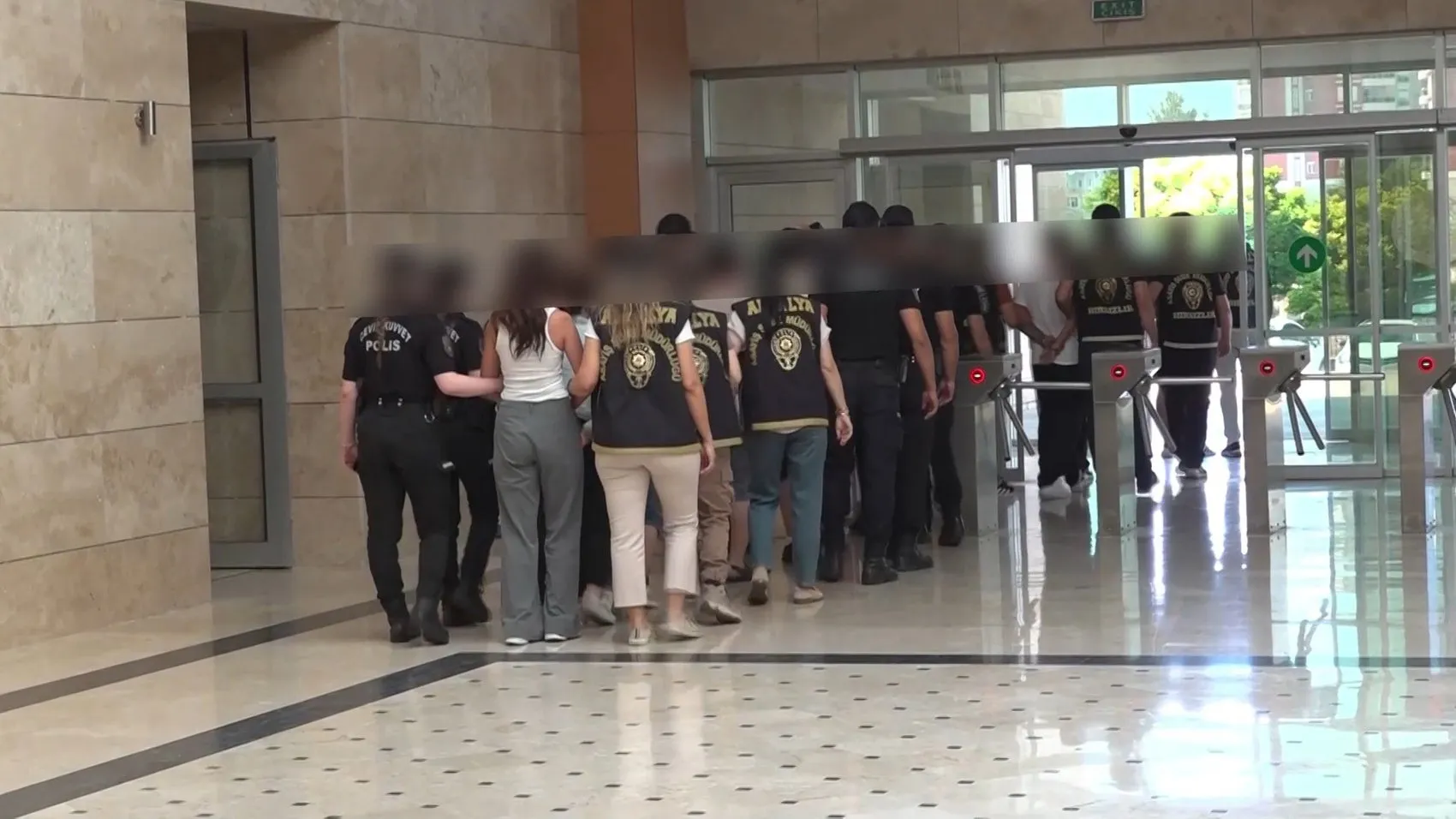 Antalya merkezli Avrupa vurgununa emniyetten büyük baskın