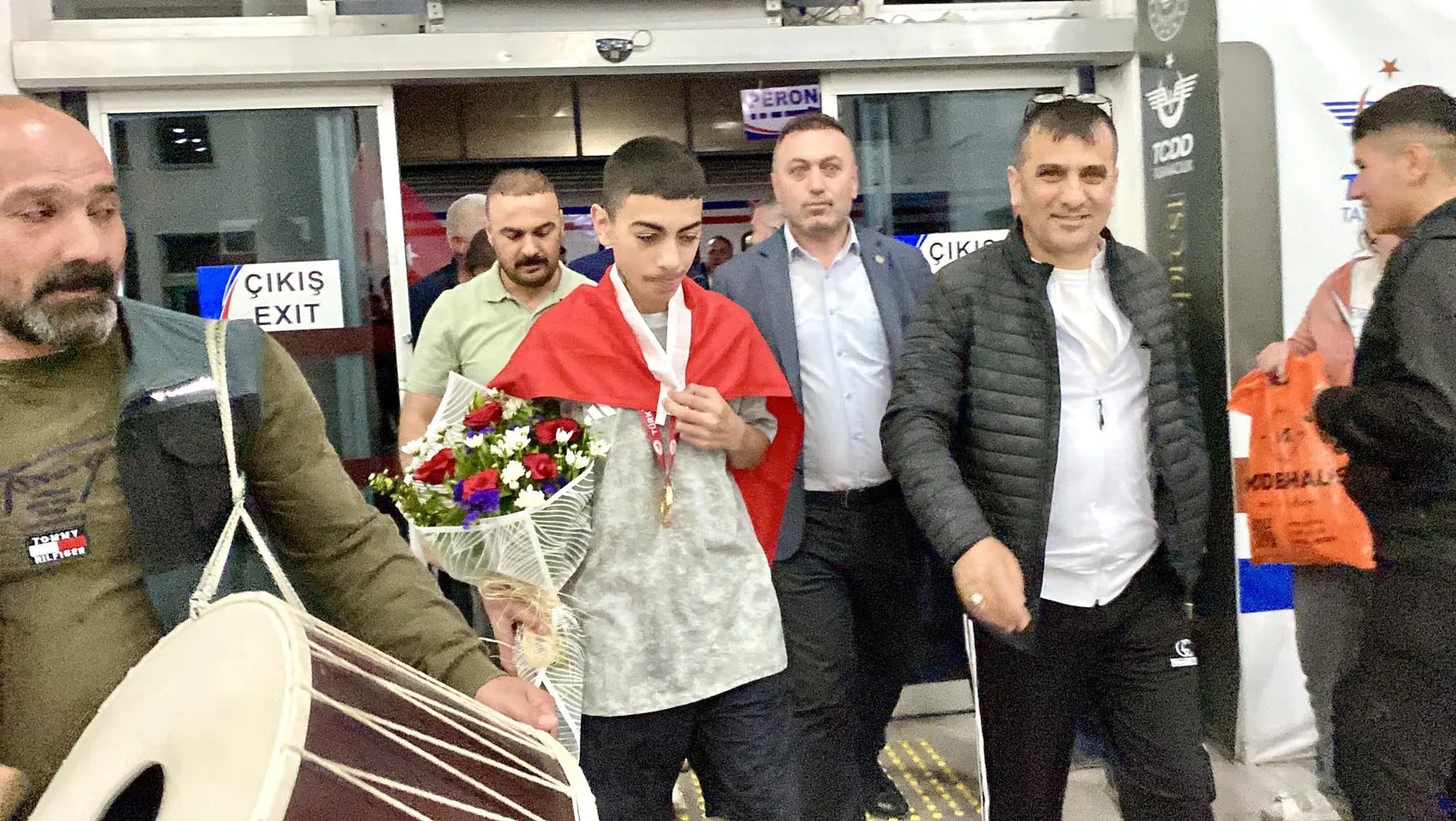 Karslı genç boksör şampiyonlukla döndü