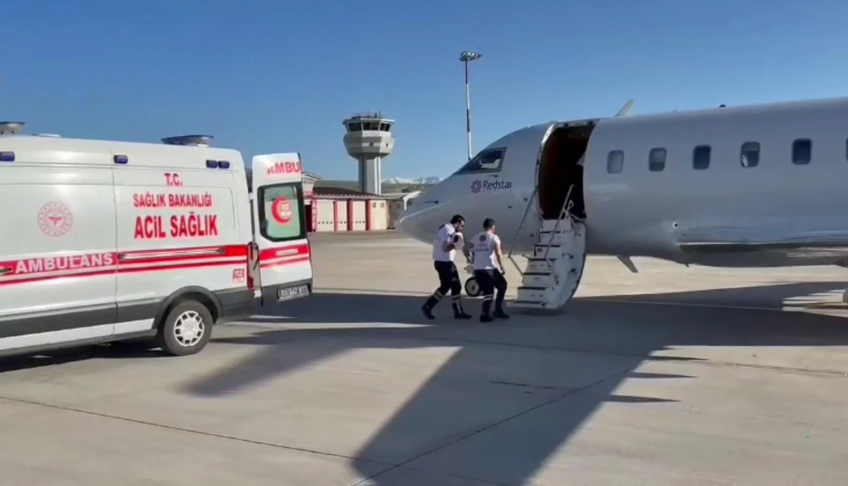 Van ve Muş'tan iki bebek için acil hava köprüsü kuruldu
