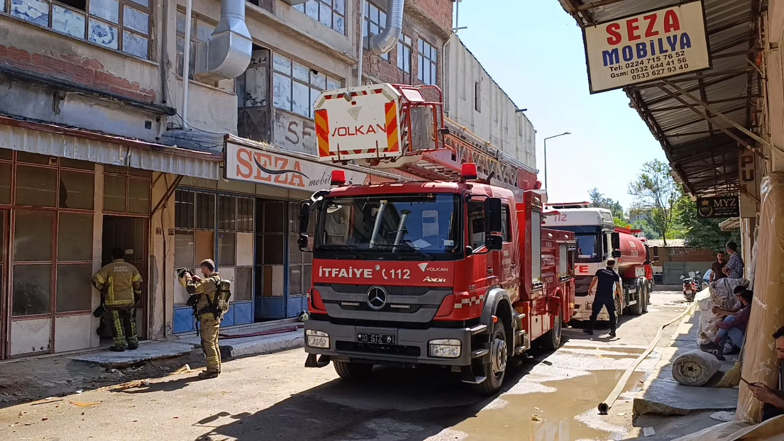 İnegöl'de mobilya atölyesi alevlere teslim oldu