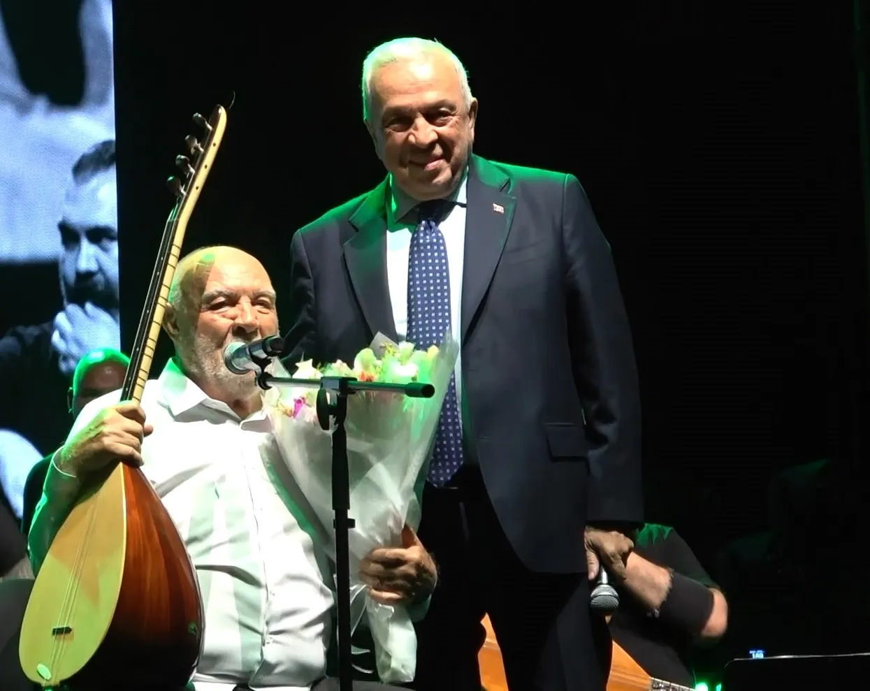 Musa Eroğlu Bursa’da türkü rüzgarı estirdi