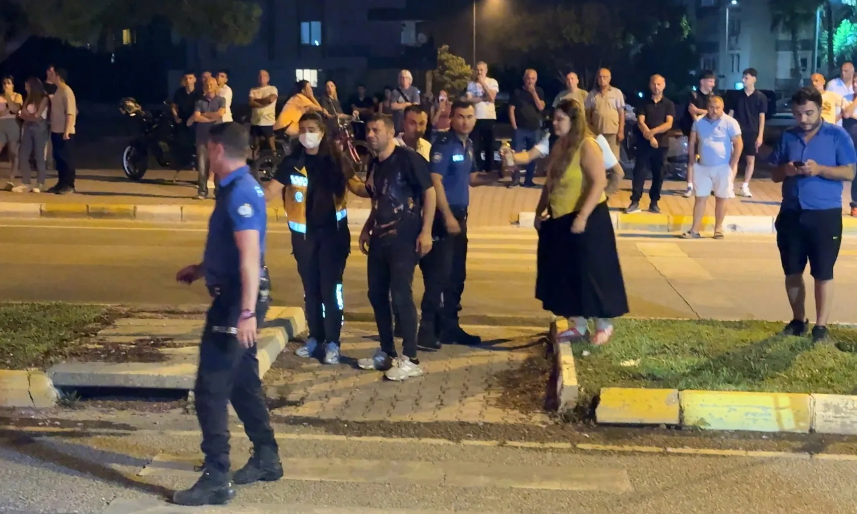 Antalya’da bilgisayar tamir dükkanı küle döndü