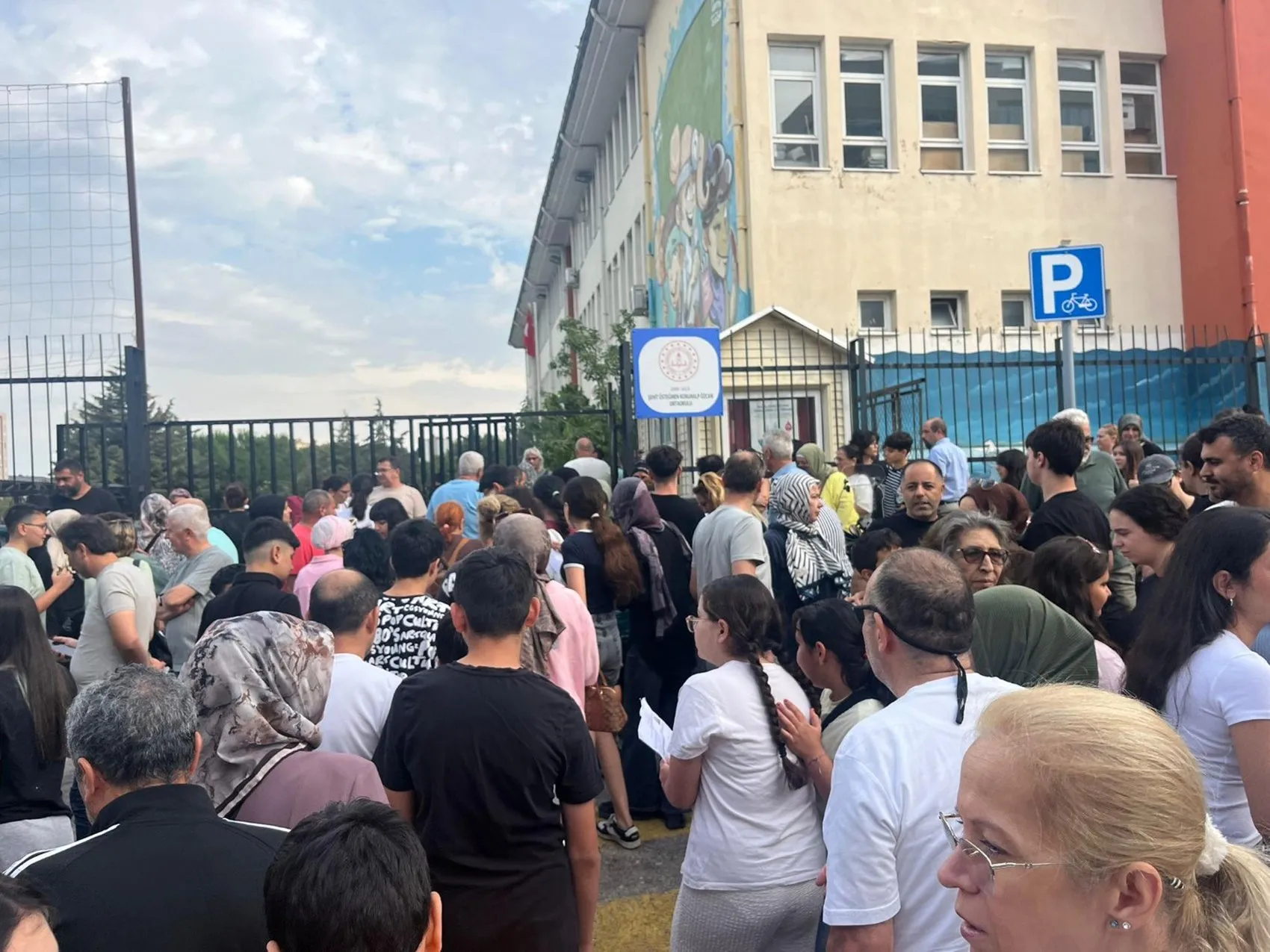 İzmir'de milyonlarca öğrenci için LGS maratonu başladı