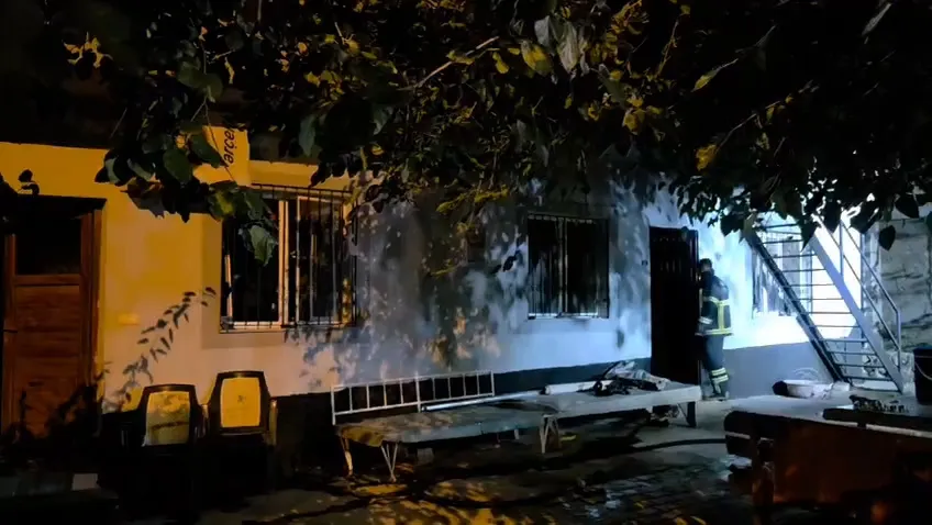 Kozan'da bir ev alevlere teslim oldu