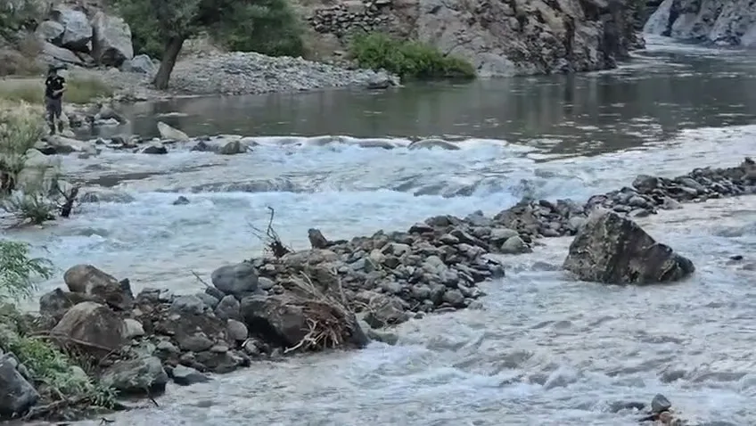 Sarım Çayı’nda kaybolan genci bulmak için suyun yolu değiştirildi