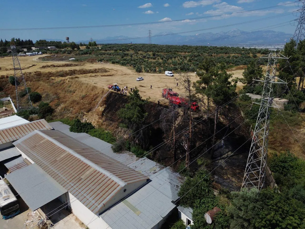 Antalya ormanlarında aynı anda iki noktada yangın çıktı