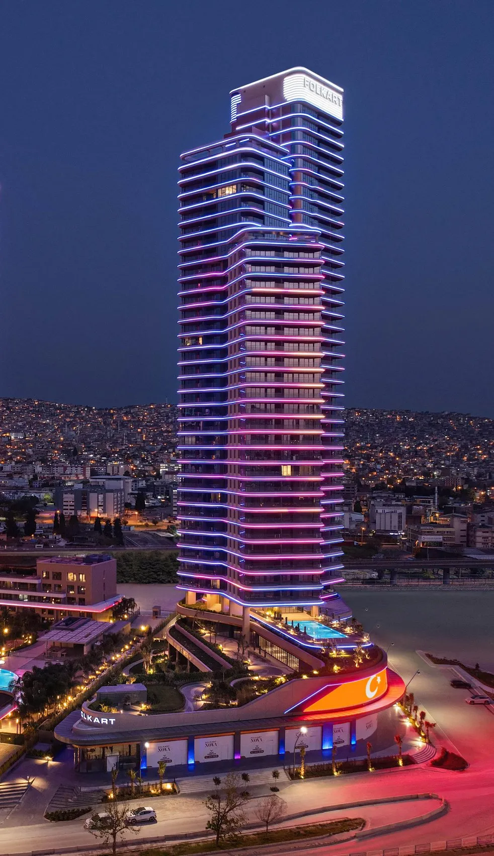 İzmir'in Yeni Simgesi Folkart Nova Kapılarını Açtı