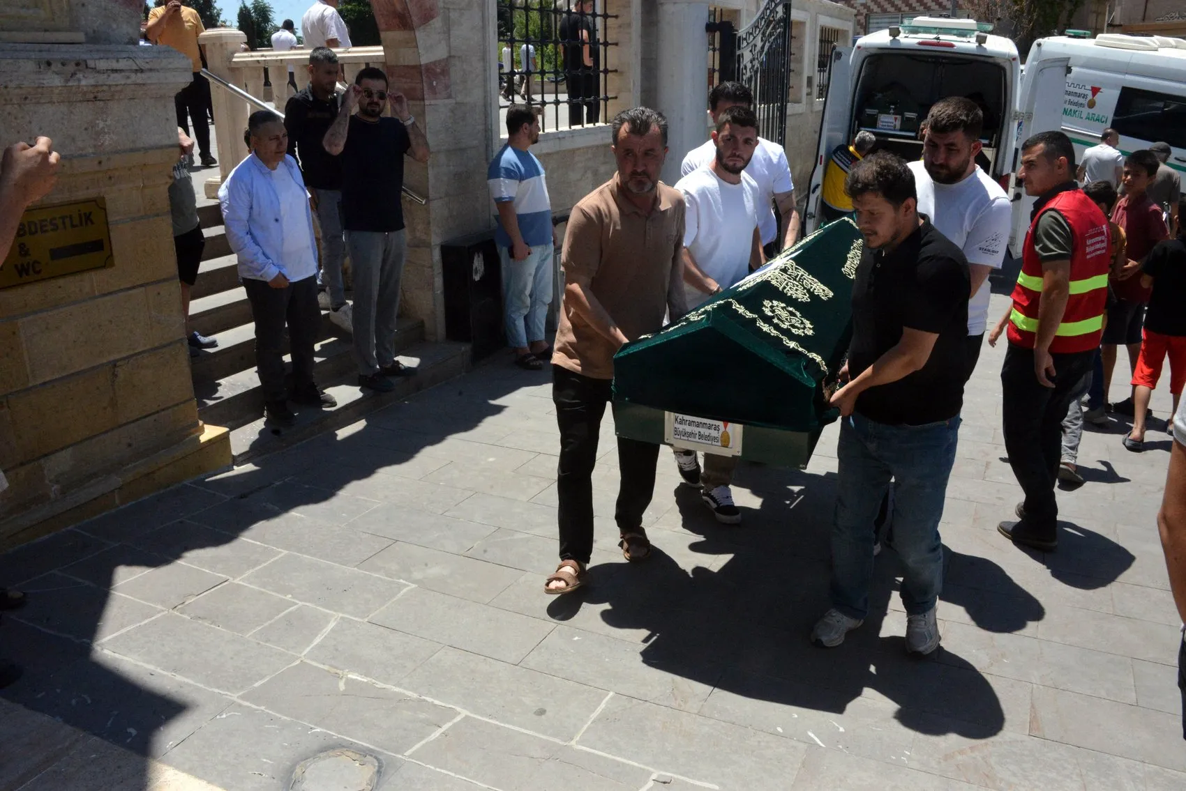 Kahramanmaraş'ta acı veda Yangında hayatını kaybeden 3 kardeş defnedildi