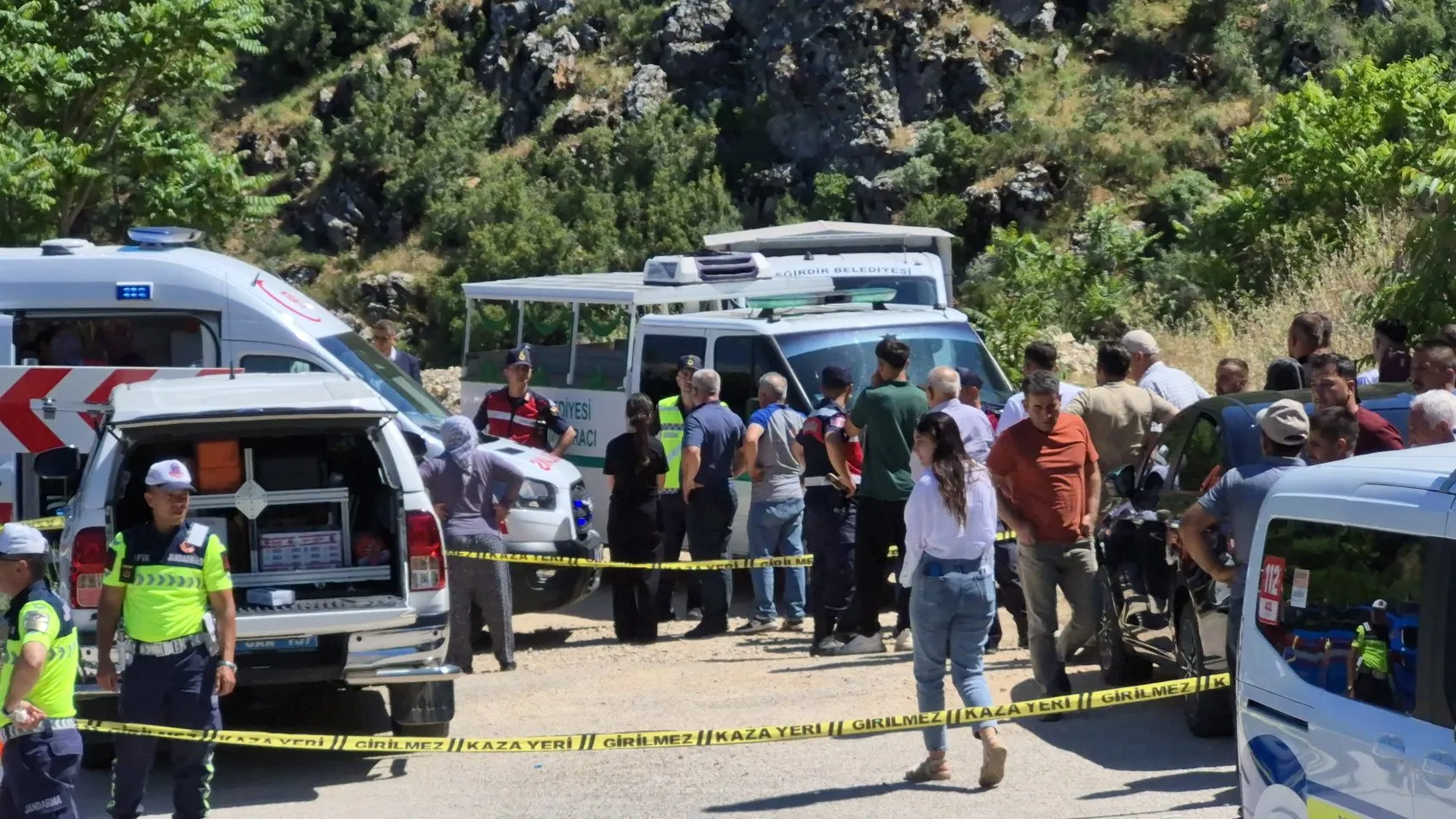Isparta Eğirdir'de park halindeki araçta iki cansız beden bulundu