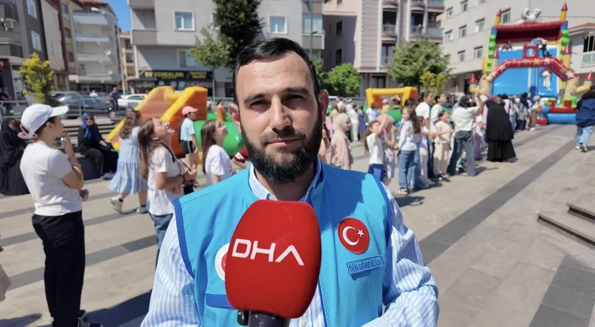 Üsküdar'da cami bahçesi oyun alanına dönüştü