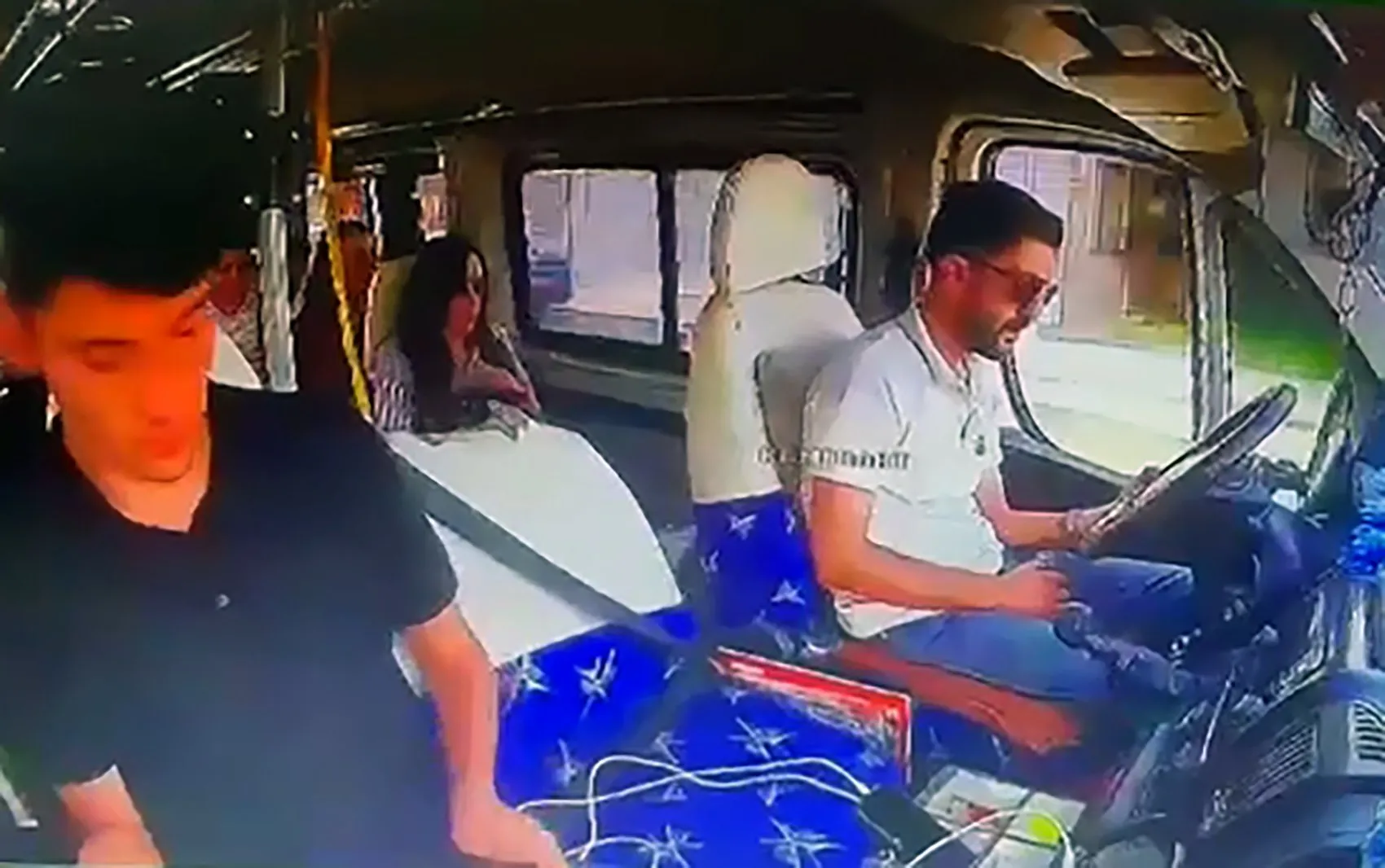 Uykusuz şoför 7 yolcuyu yaraladı Gerekçesi pes dedirtti