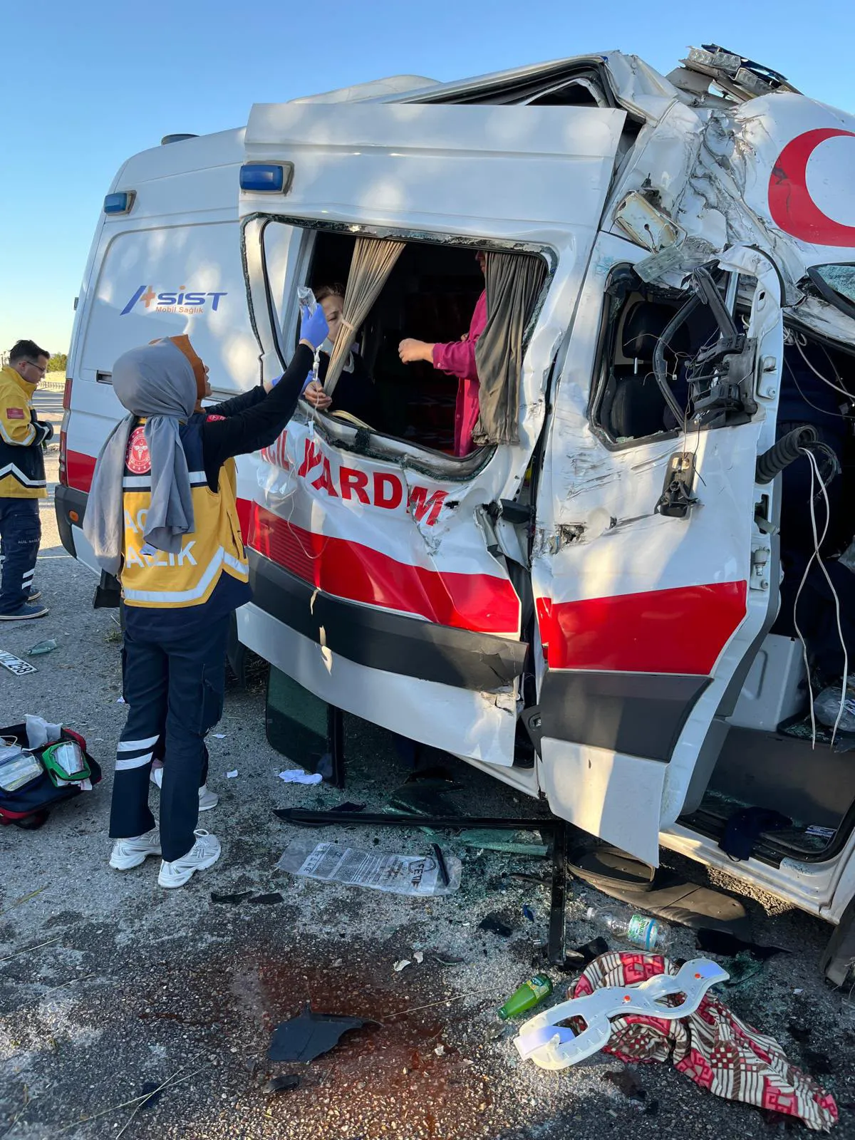 Kütahya yolunda ambulans kazası Bir can kaybı var