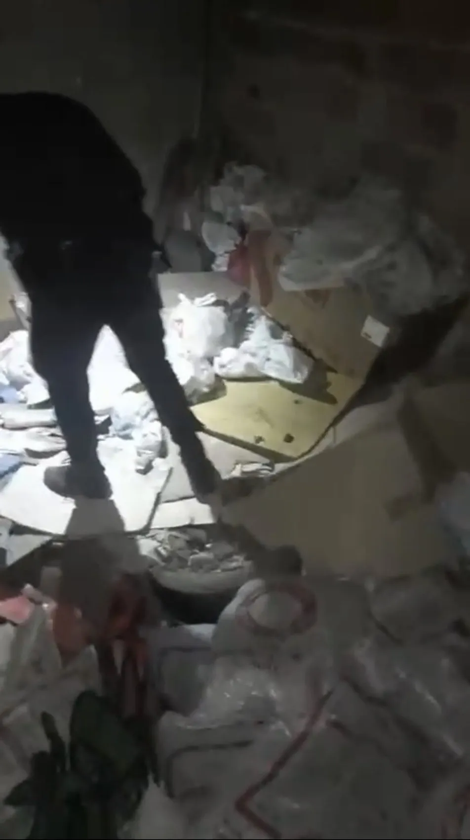 Kağıthane'de aile binasının kömürlüğü uyuşturucu deposuna dönüştürülmüş