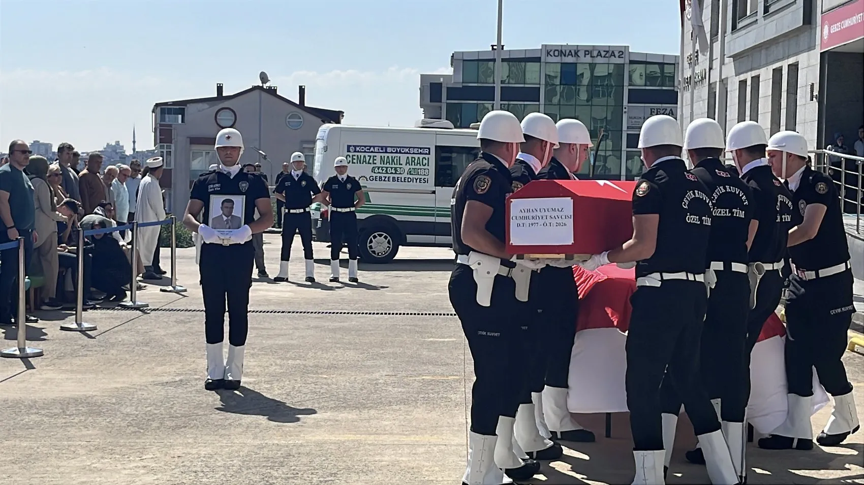 Gebze Adliyesi’nde savcı Ayhan Uyumaz için veda töreni