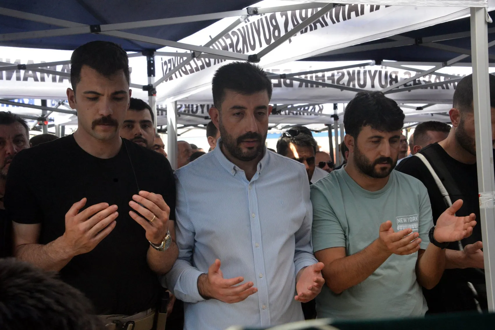 Kahramanmaraş'ta acı veda Yangında hayatını kaybeden 3 kardeş defnedildi