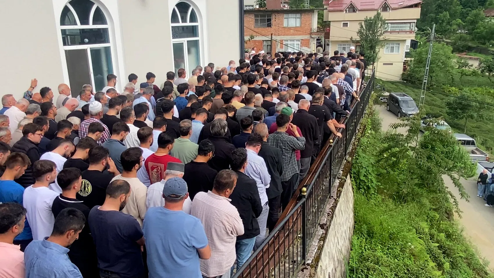 Rize’deki feci kazada hayatını kaybeden genç kız son yolculuğuna uğurlandı