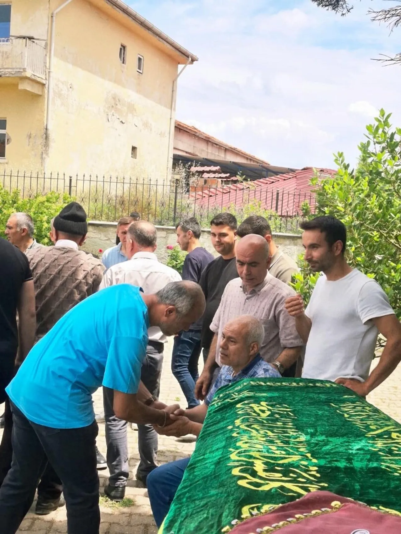 Manisa üniversite öğrencisi Zehra Kaçar'ı son yolculuğuna uğurladı