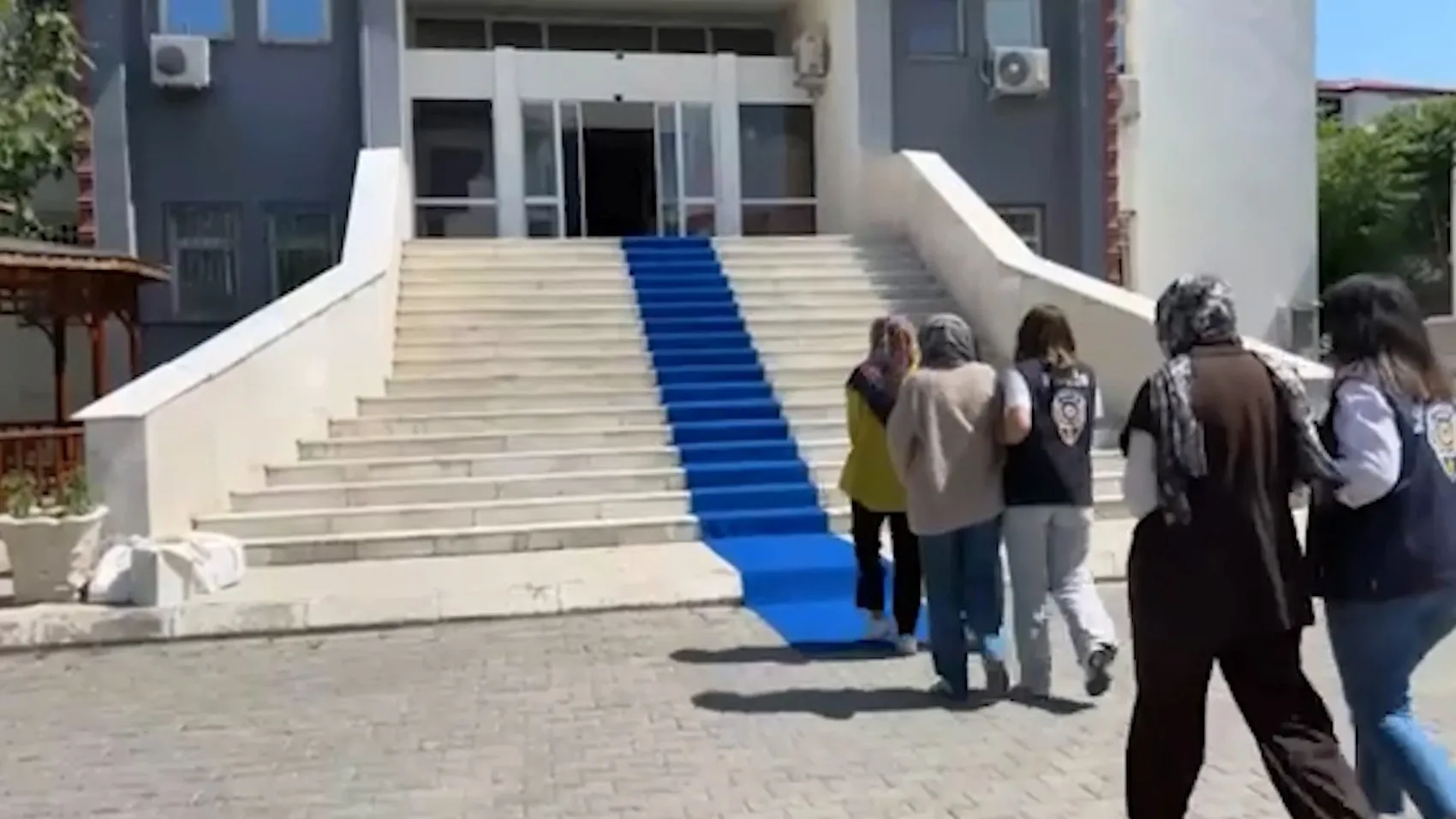 Siber suç örgütlerine 23 ilde büyük darbe