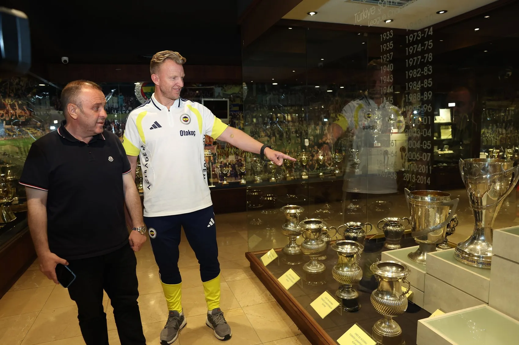 Dirk Kuyt Fenerbahçe teknik ekibine geri döndü