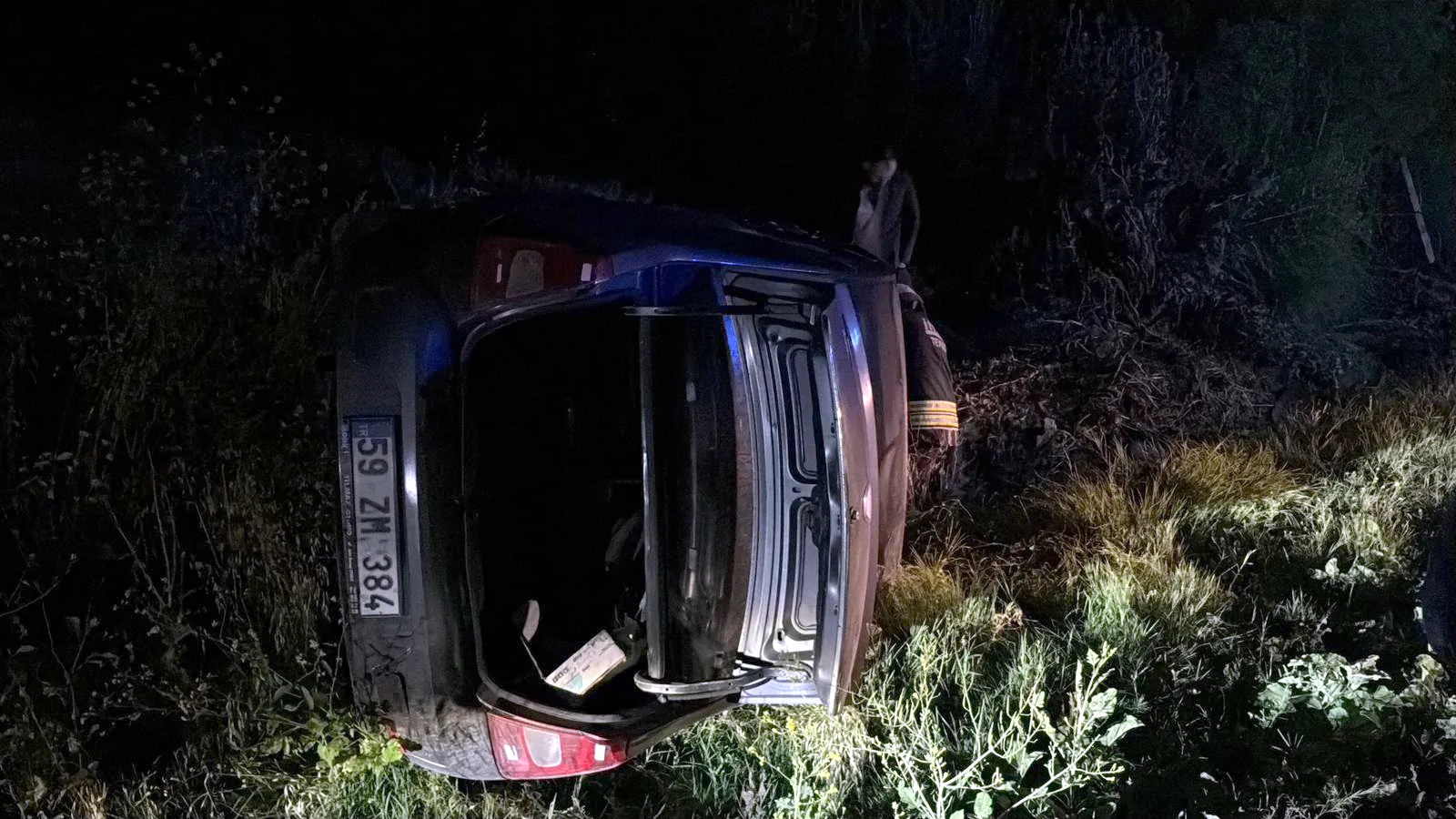 Çorlu'da takla atan otomobilden yara almadan kurtuldular