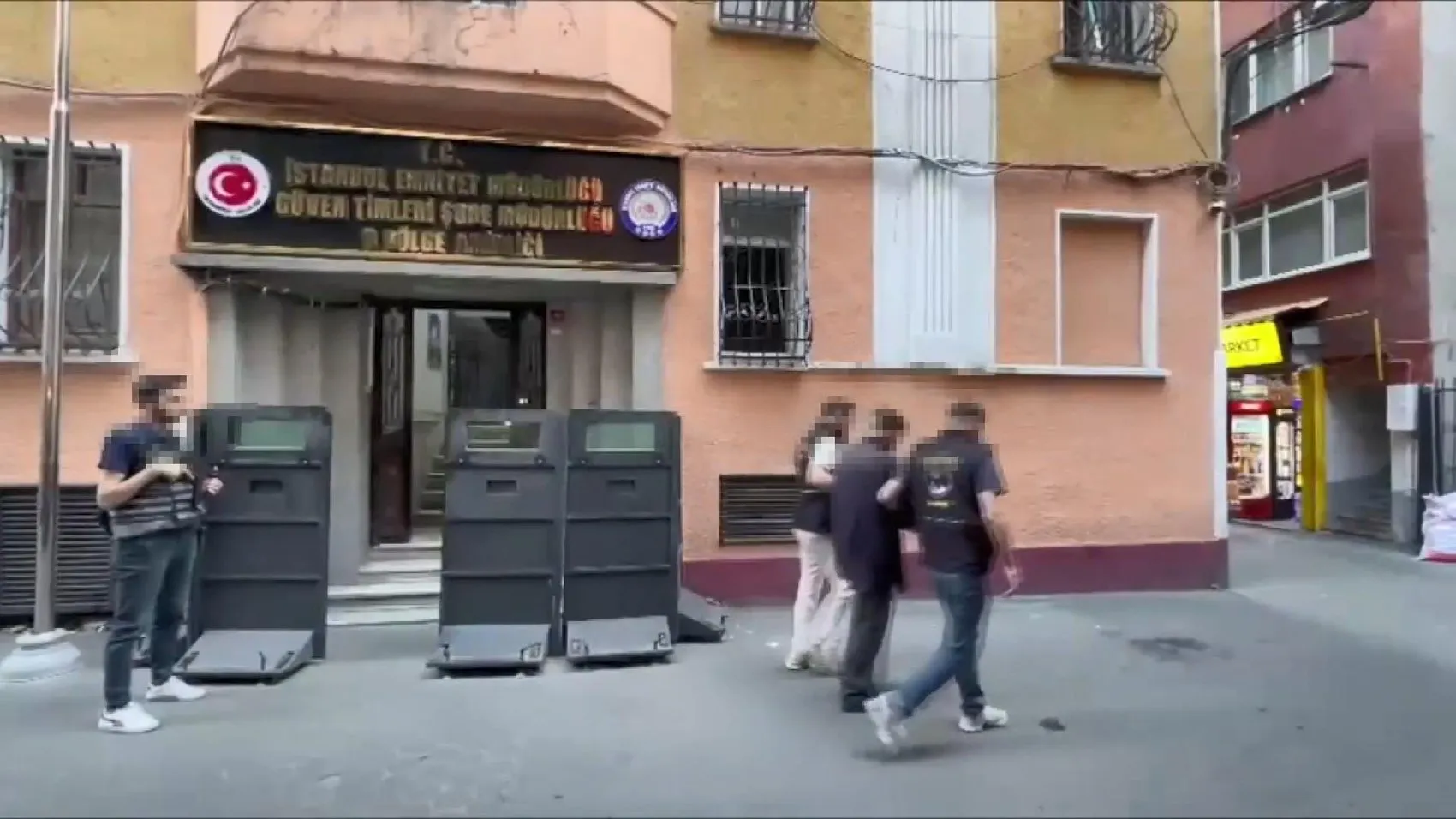 Beyoğlu sokaklarında kargo hırsızlığına polis engeli