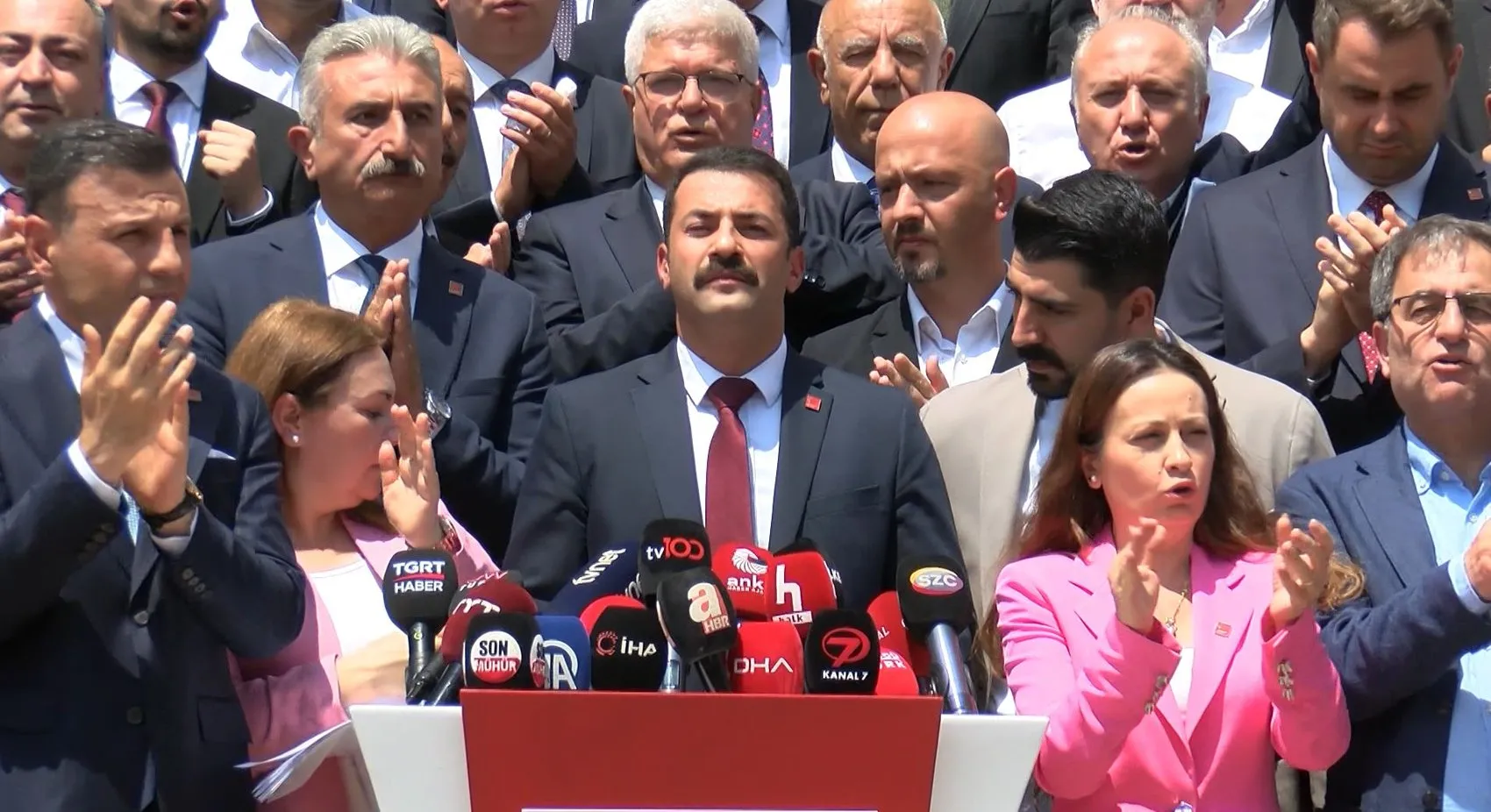 CHP’de kurultay mesaisi Bin imzalı dosya genel merkeze teslim edildi