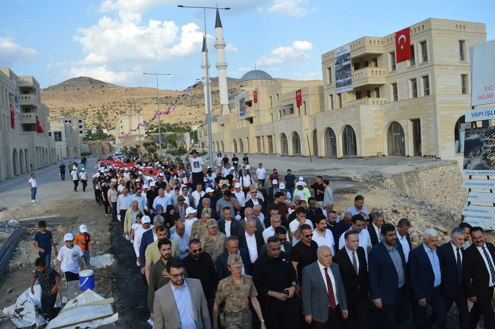 Mardin Yeşilli’de kiraz mevsimi büyük bir coşkuyla kutlanıyor