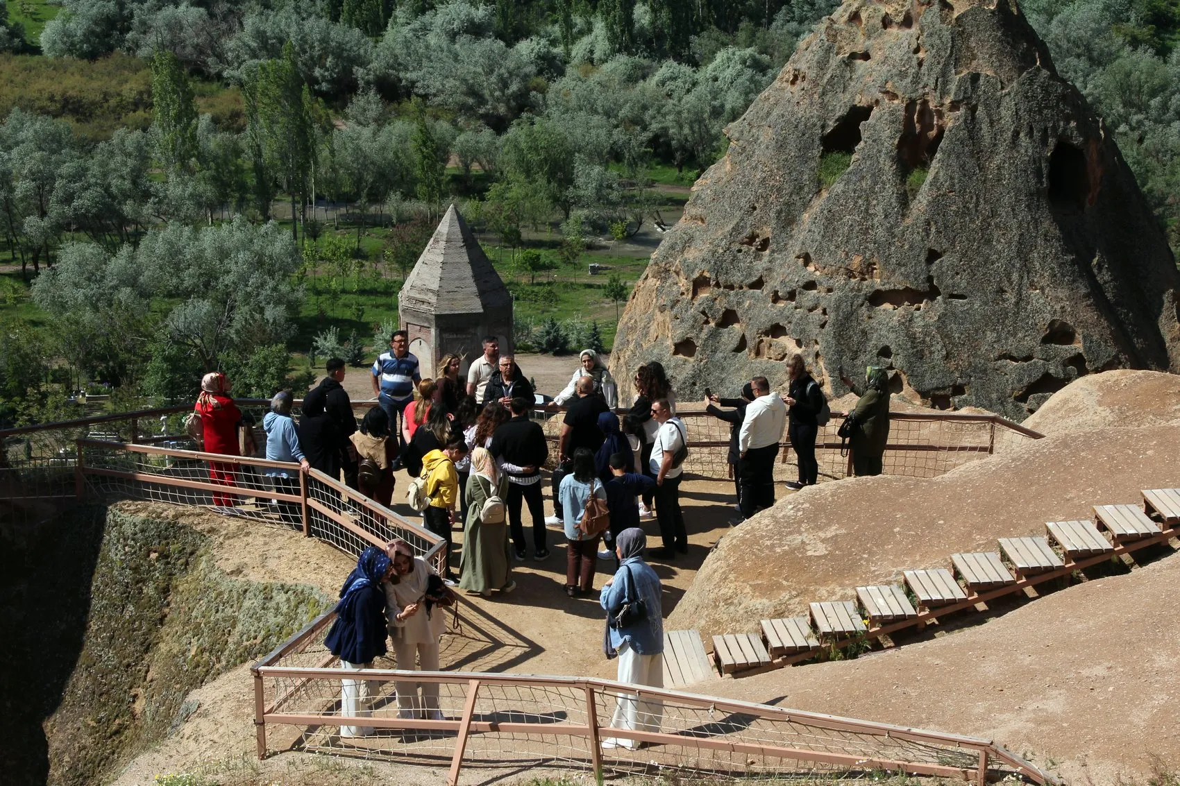 Kapadokya’nın dev katedralinde yaz hareketliliği başladı
