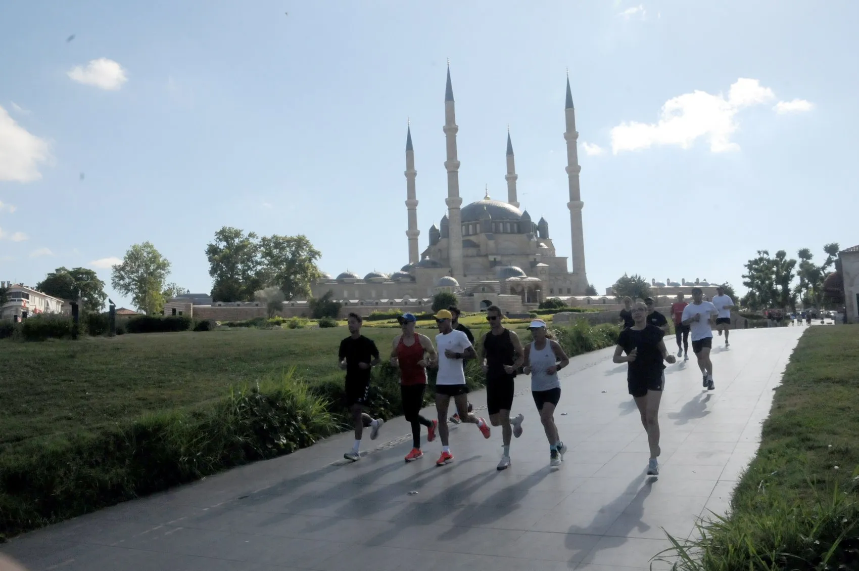 Selimiye Camisi için Edirne sokaklarında 15 kilometrelik vefa koşusu
