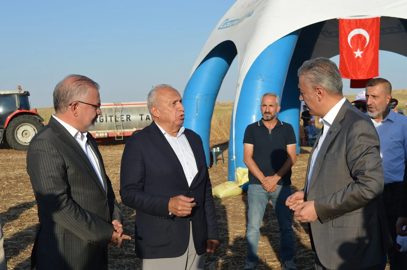 Mardin Ovası’nda buğday zamanı Çiftçinin yüzü gülüyor