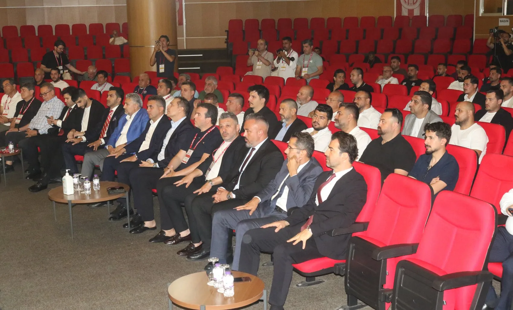 Antalyaspor'da yeni dönem Mustafa Ergün başkanlık koltuğuna oturdu