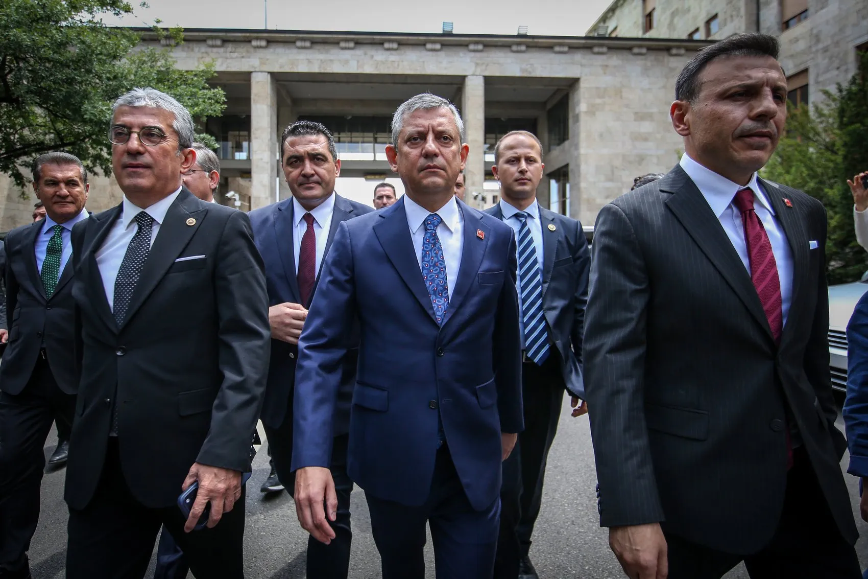 CHP’de Meclis önünde hareketli saatler yaşandı