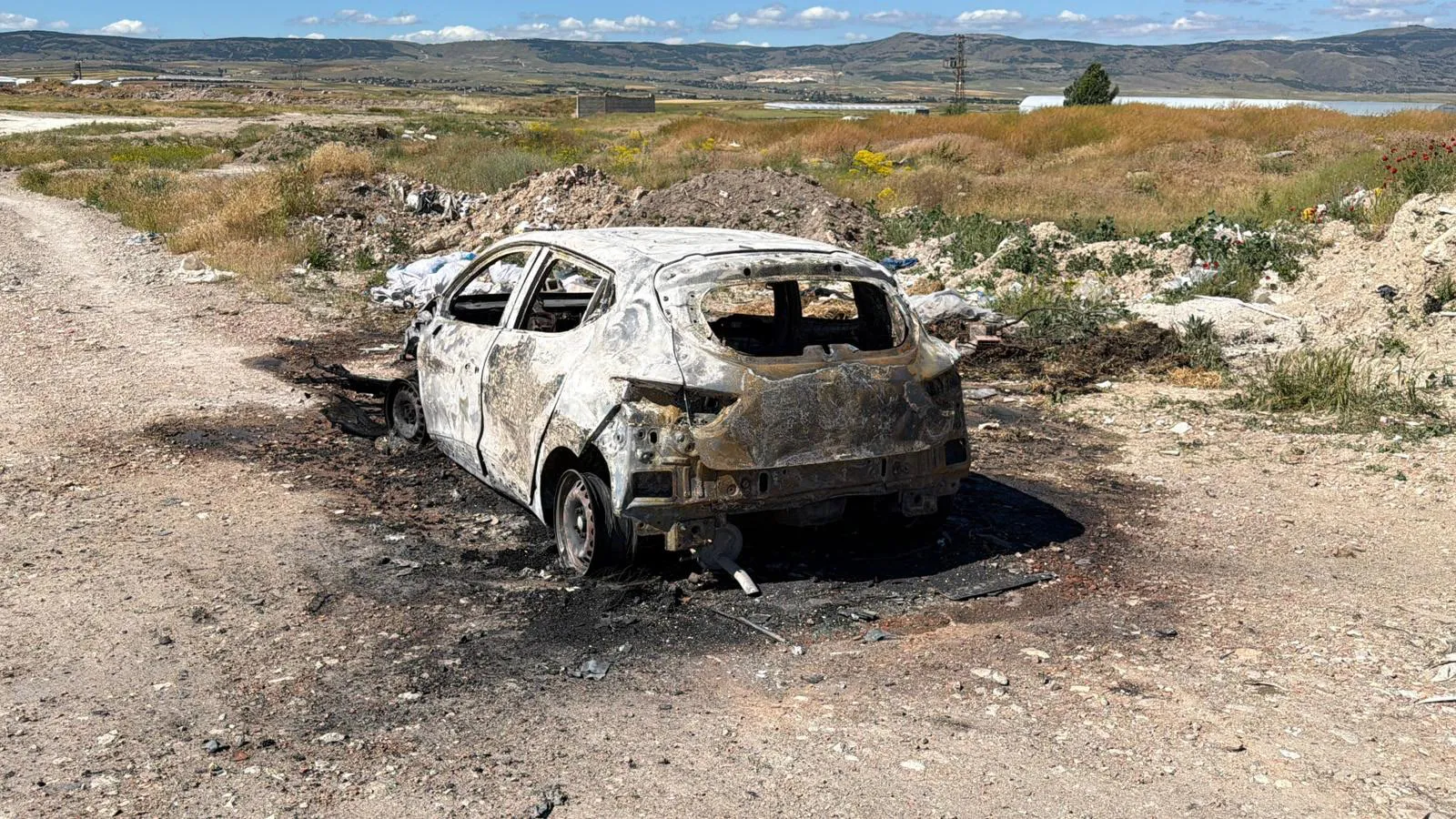 Eskişehir'de öfke kontrolü kaybı Eşinin aracını ateşe verdi