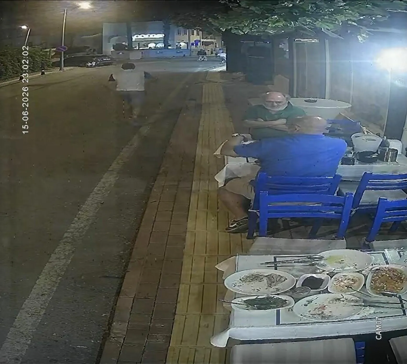 Bodrumda restoranda yediler içtiler hesabı ödemeden kaçtılar