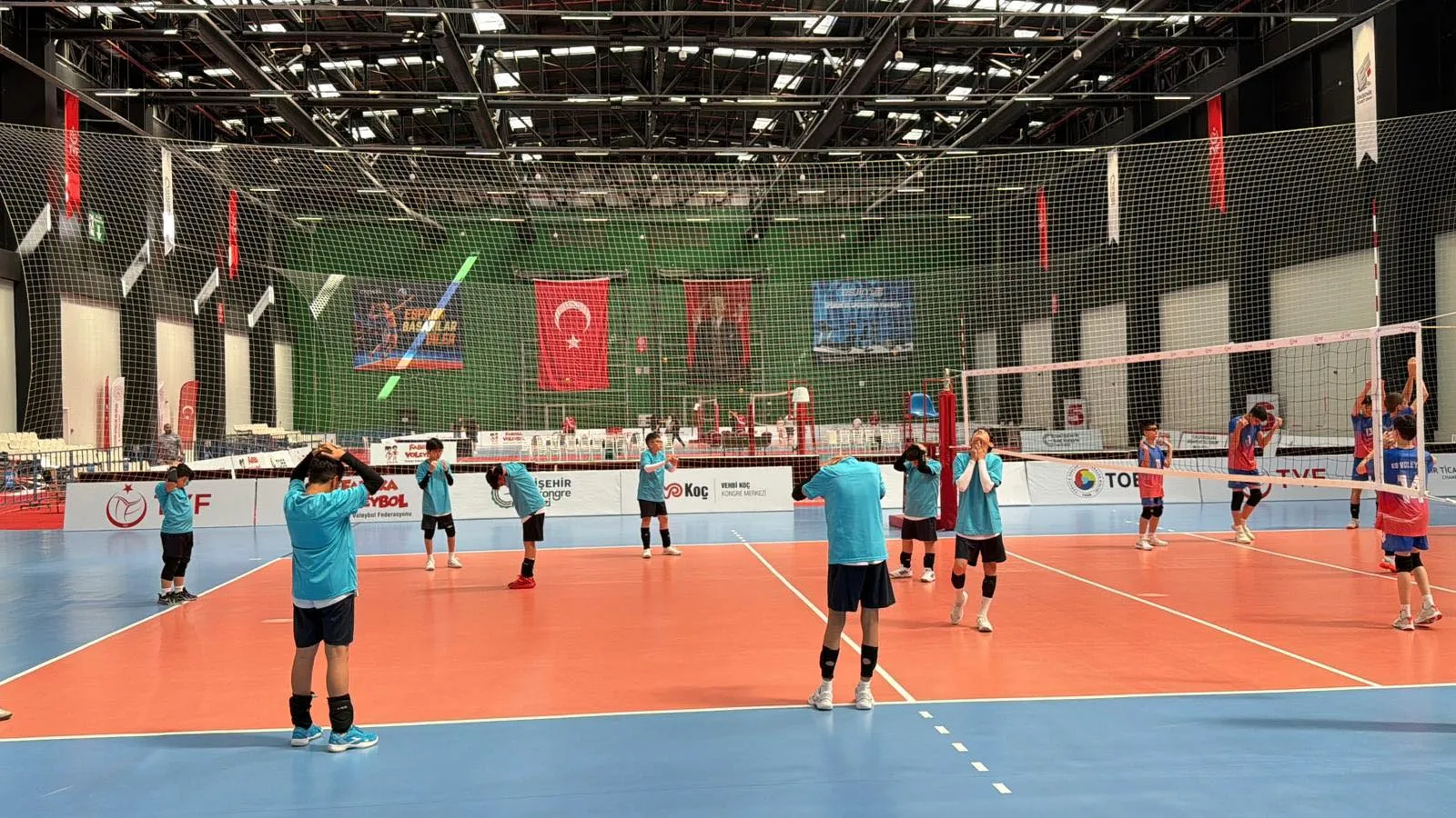 Eskişehir’de voleybol şöleni deprem şehidi Emincan Kocabaş anısına başladı