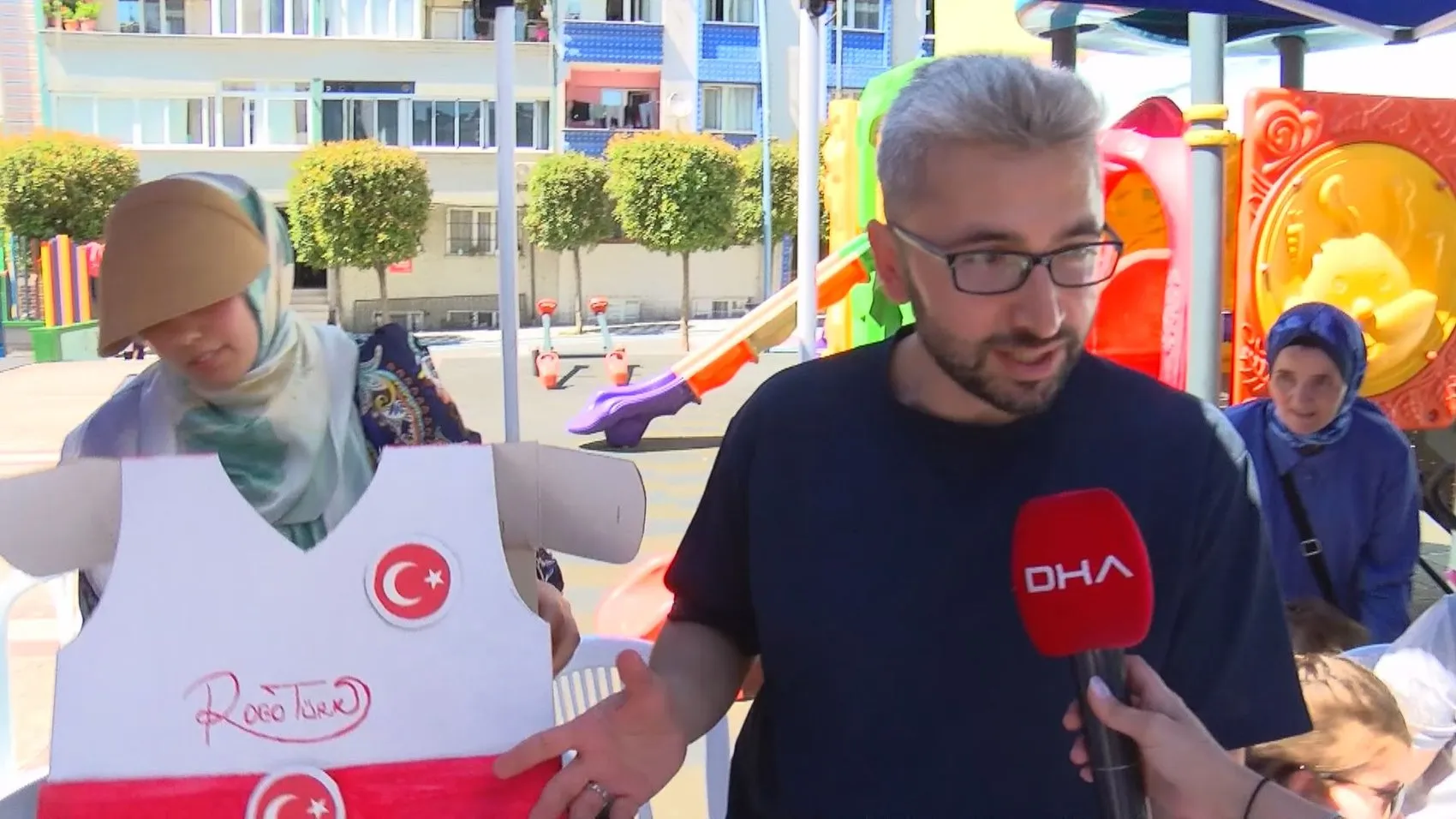 Esenler'de babalar ve çocuklar kendi oyuncaklarını üretti