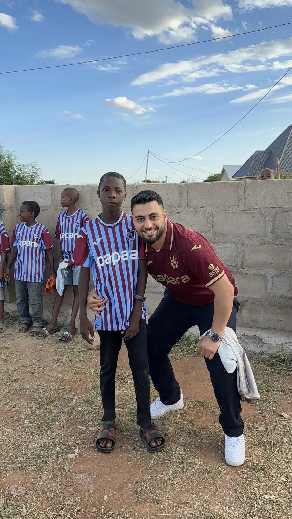 Tanzanya’daki çocuklara Trabzonspor sürprizi