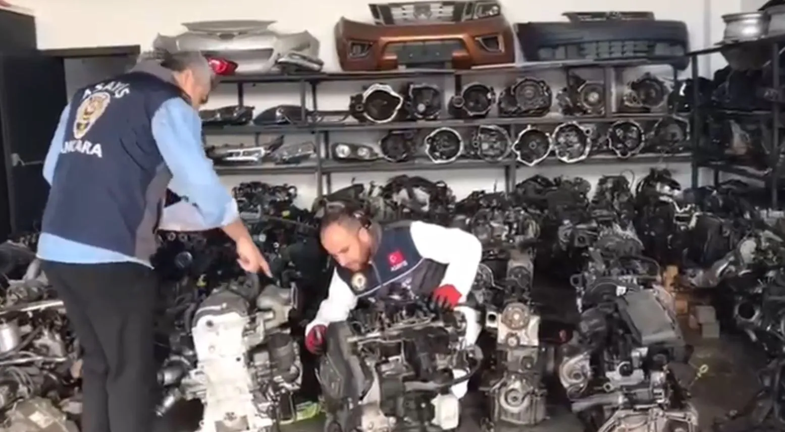 Ankara'da hurda araçları yeni gibi satan çeteye baskın