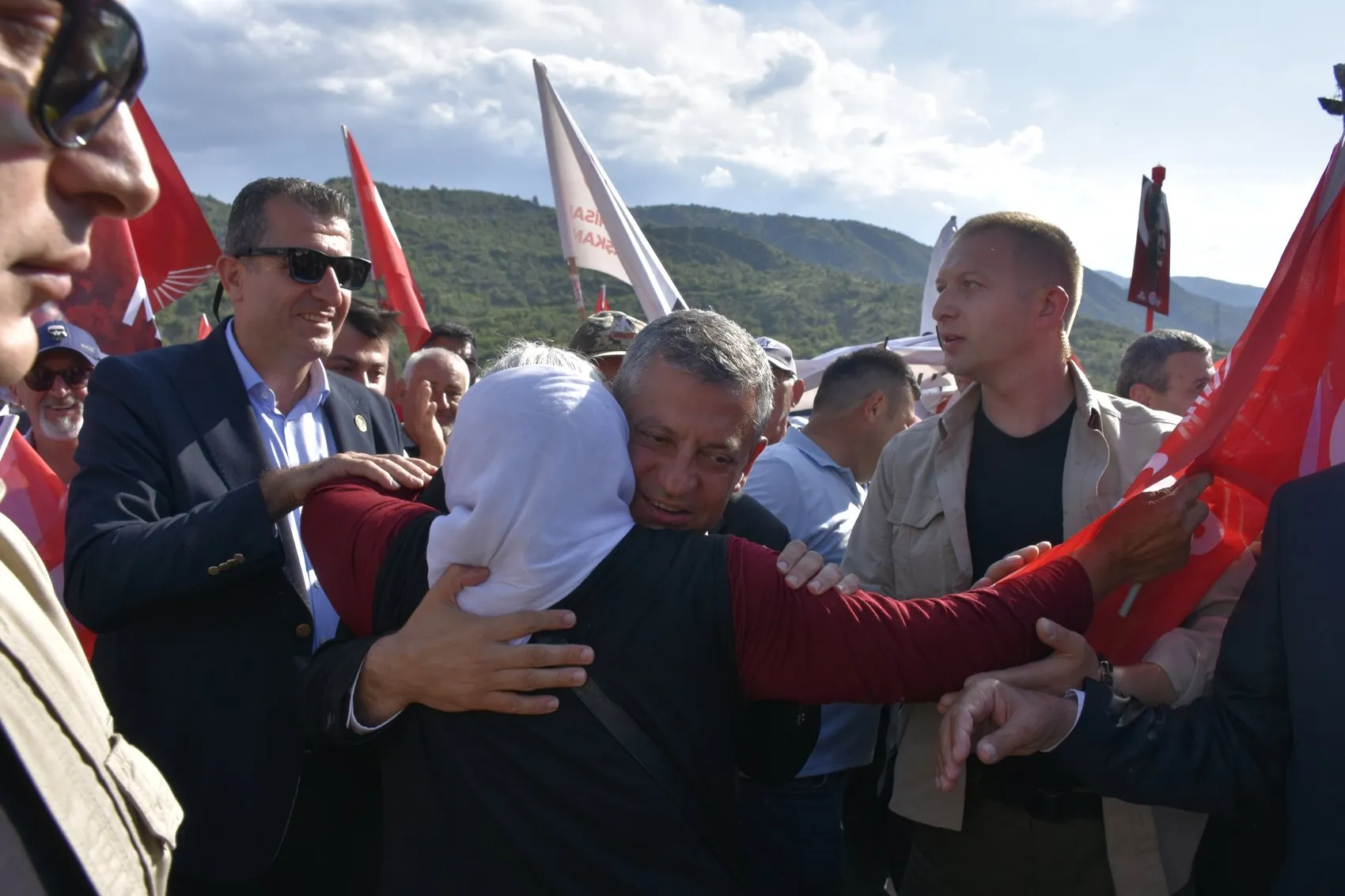 Özgür Özel rotayı iktidara çevirdi