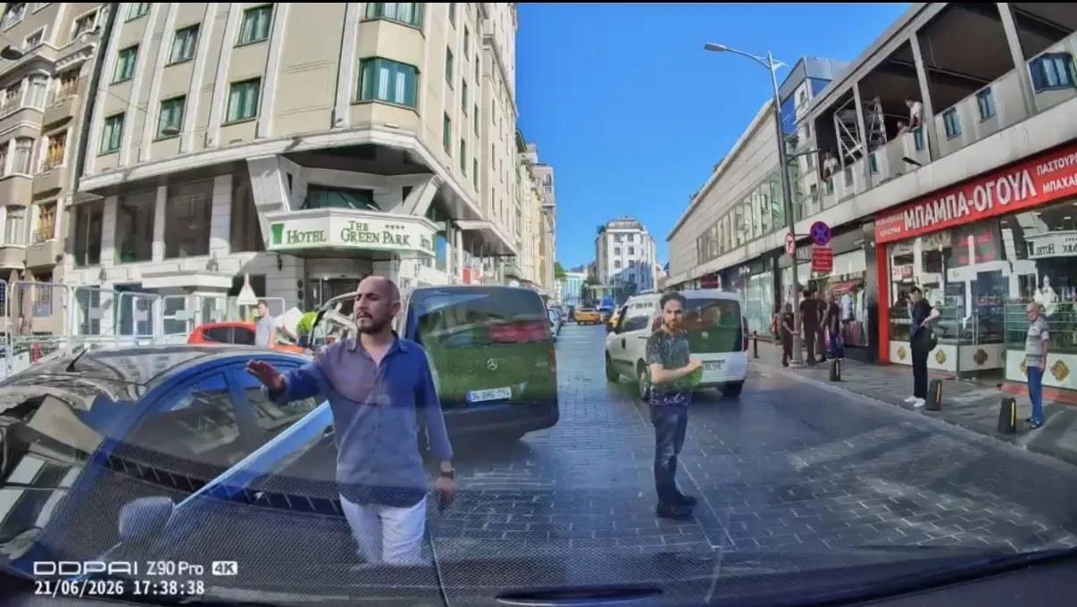 Beyoğlu’nda kabadayılık taslayan sürücüye polis engeli