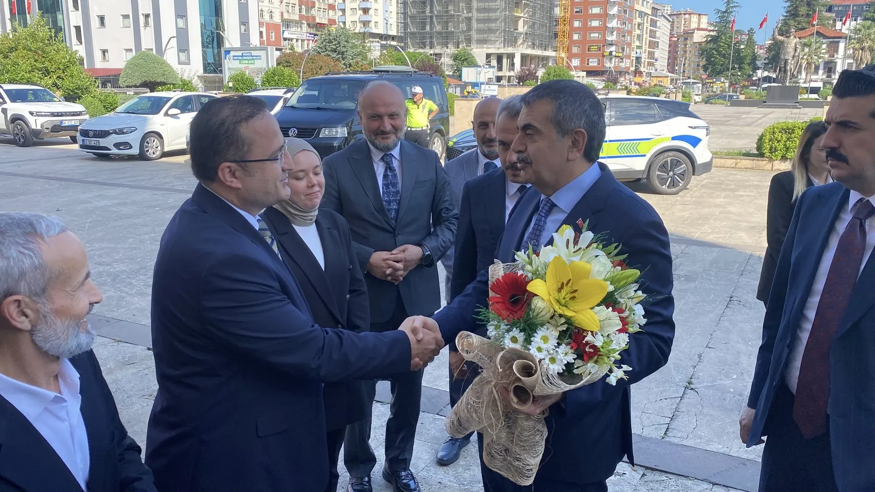 Bakan Tekin eğitimdeki başarıyı Rize'den duyurdu