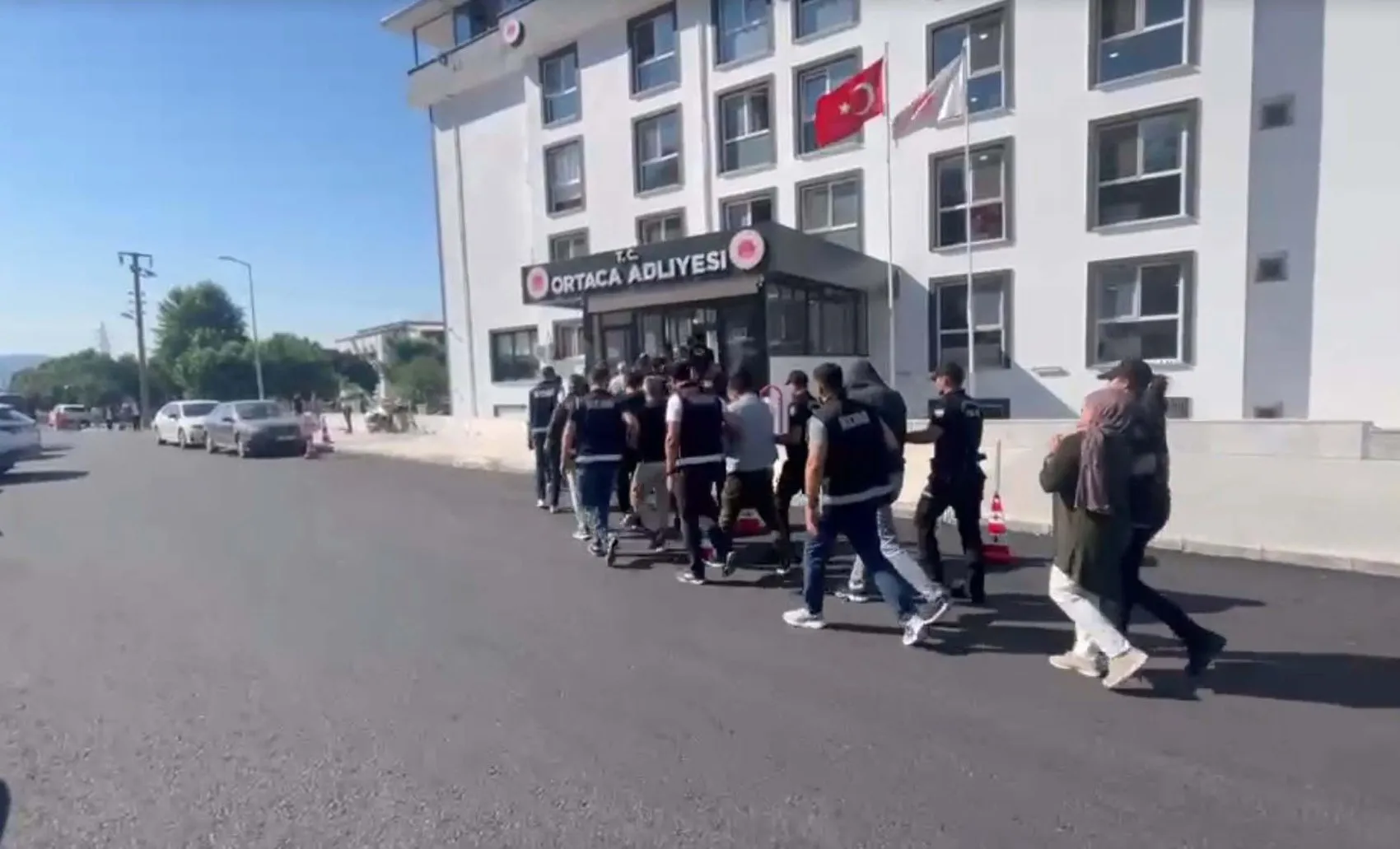 Yatırım vaadiyle 142 milyon liralık vurgun yapan şebekeye operasyon