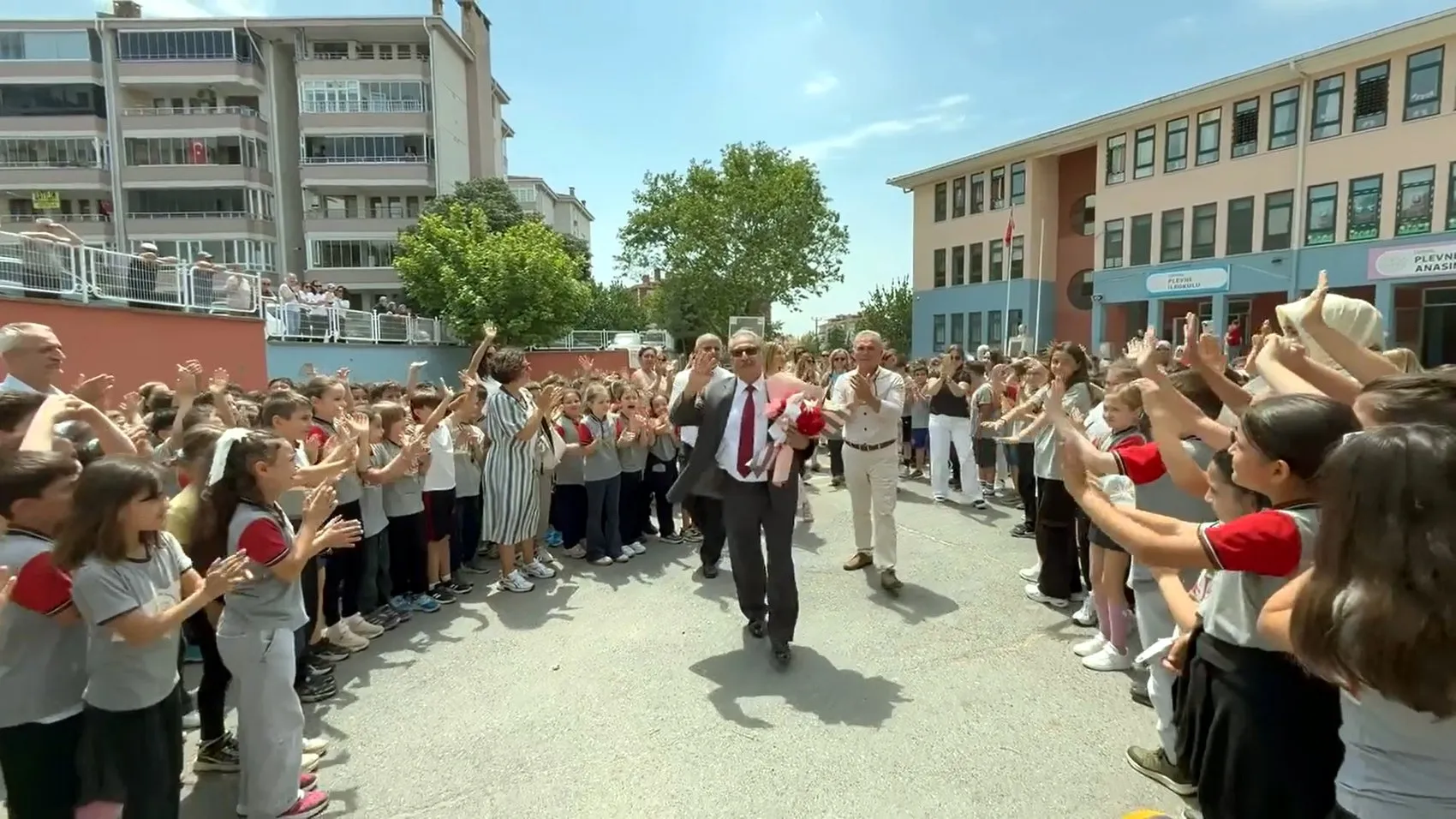 Edirne’de yarım asra yakın süren öğretmenlik serüveni alkışlarla sona erdi
