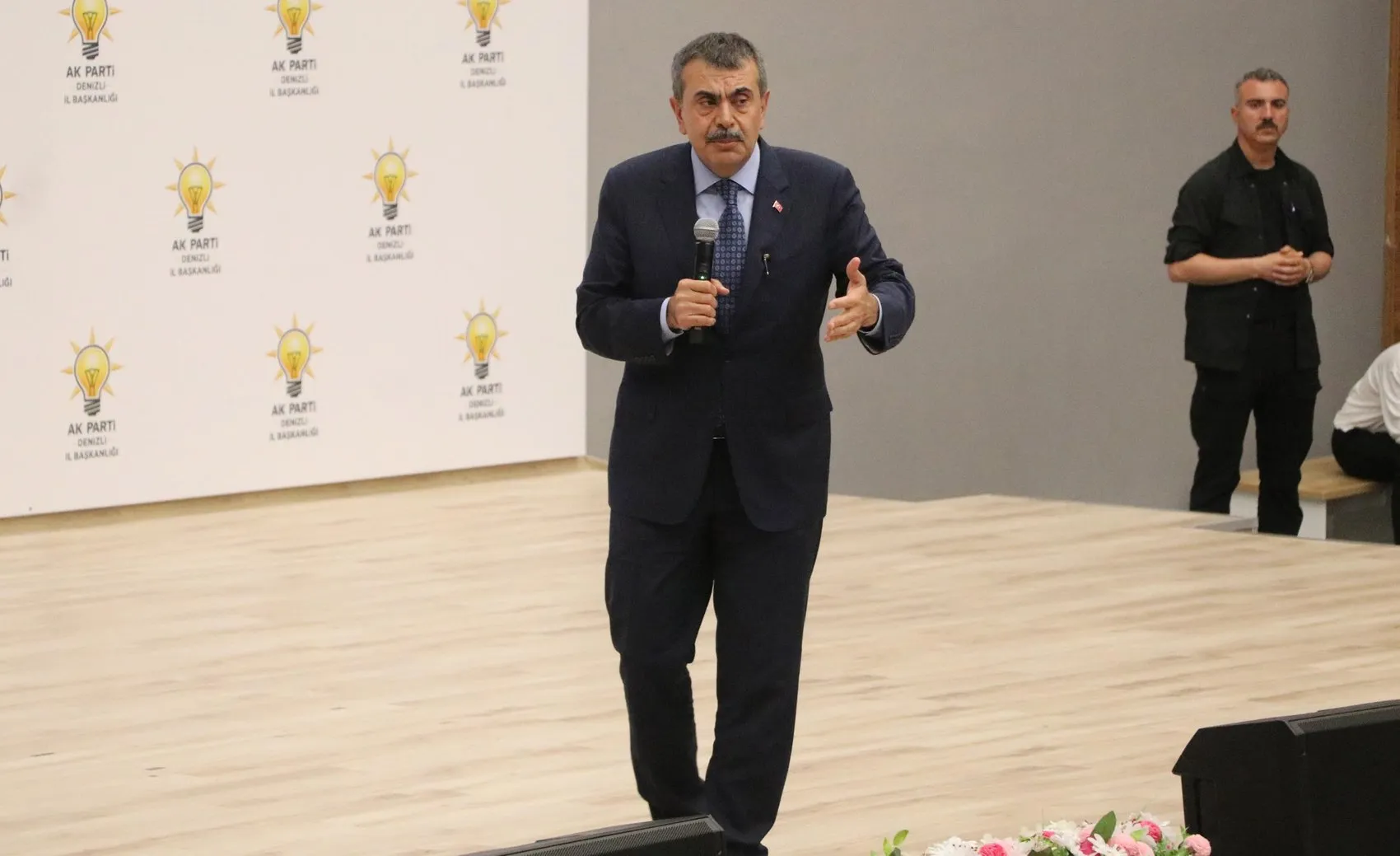 Bakan Tekin eski Türkiye ile bugünkü eğitim yatırımlarını kıyasladı