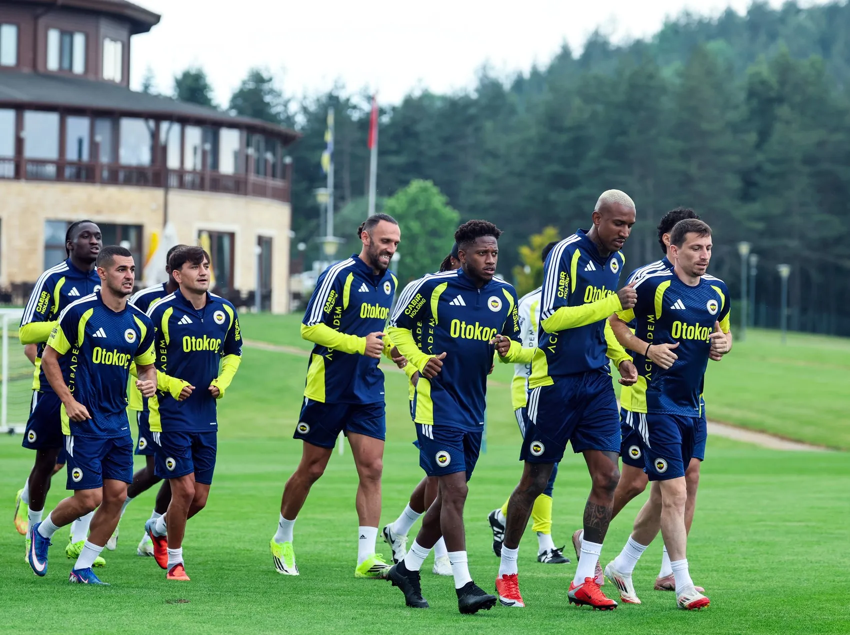 Fenerbahçe yeni sezon için Düzce'de ter döküyor
