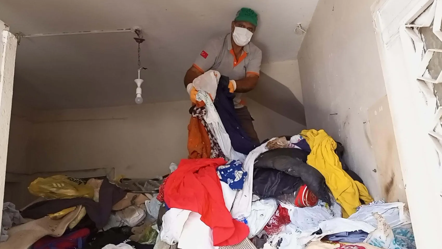Nazilli’de bir evden yedinci kez çöp dağları çıktı