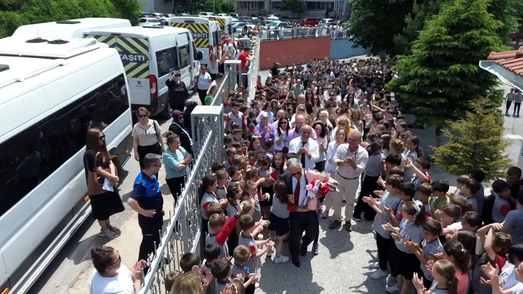Edirne’de yarım asra yakın süren öğretmenlik serüveni alkışlarla sona erdi