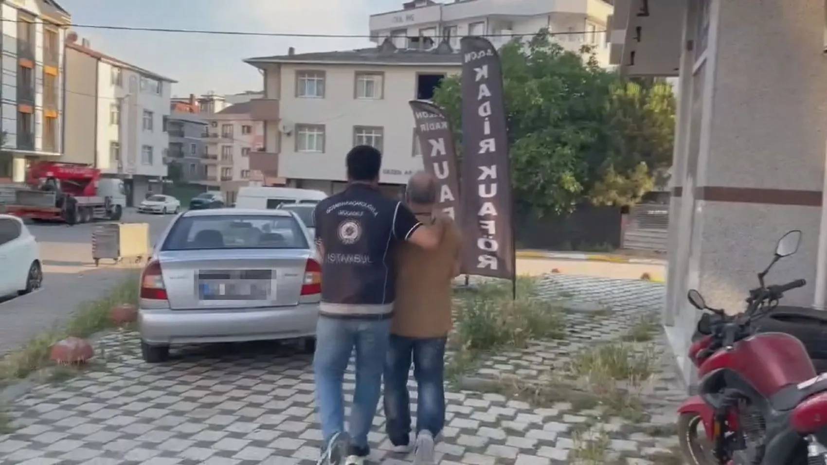 İstanbul merkezli sahte oturum izni şebekesine büyük darbe